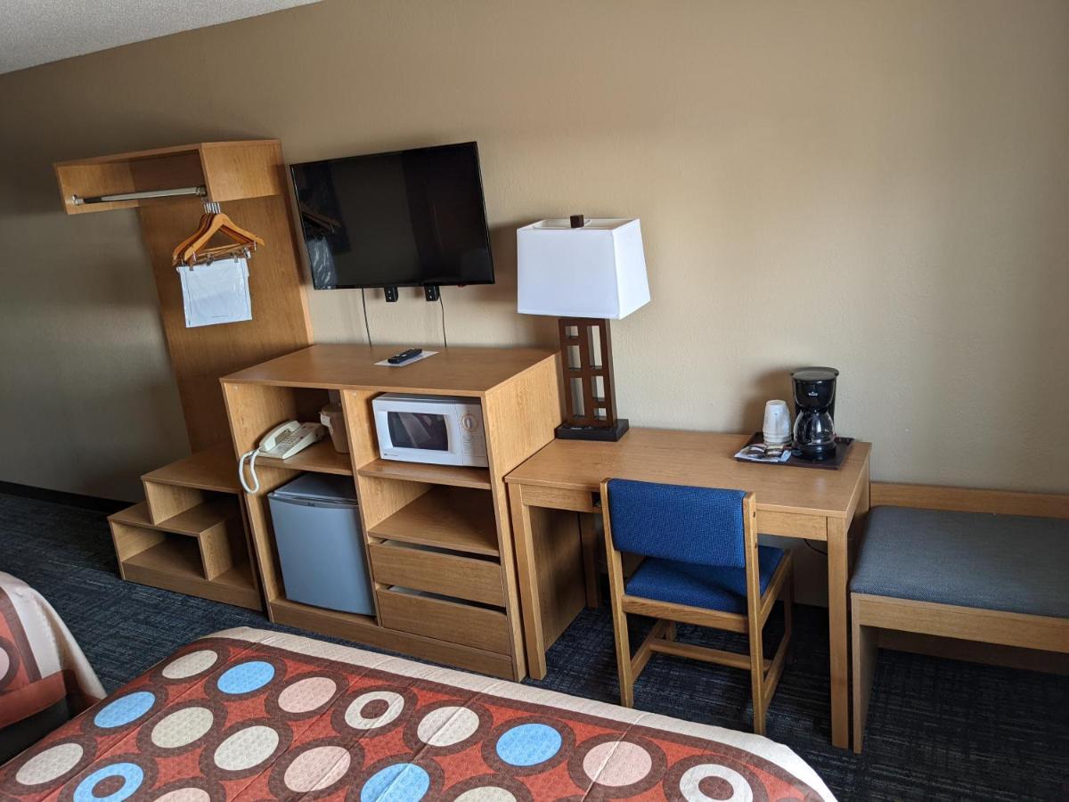 Hotel Super 8 By Wyndham Baxter/Brainerd Area Esterno foto