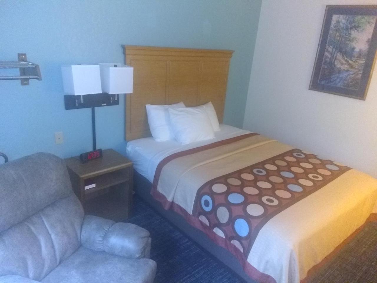 Hotel Super 8 By Wyndham Baxter/Brainerd Area Esterno foto